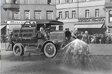 Pierwsze lata działalności czyszczenie ulic 